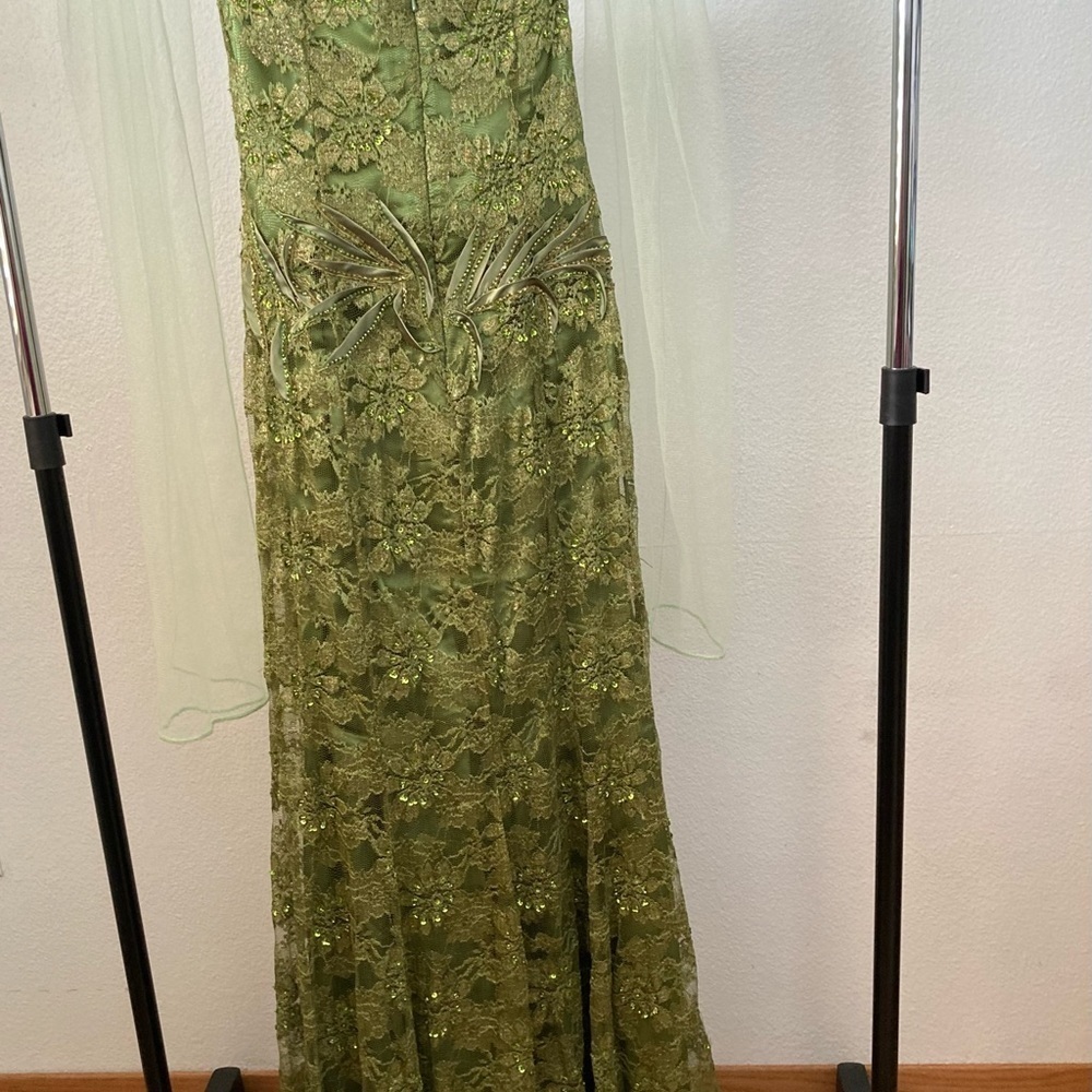 Lace Green Medium Especial Ocassion Gown Size Medium - Picture 2 of 12